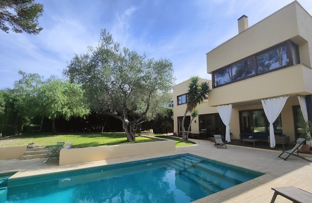 Villa Jardines Pool-10 Minutes Seville Center-Free Wifi-Air Conditioning