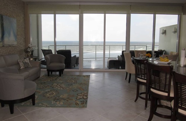 Sophisticated 2 Bedroom/2 Bath Diamond Beach Penthouse 5PH3