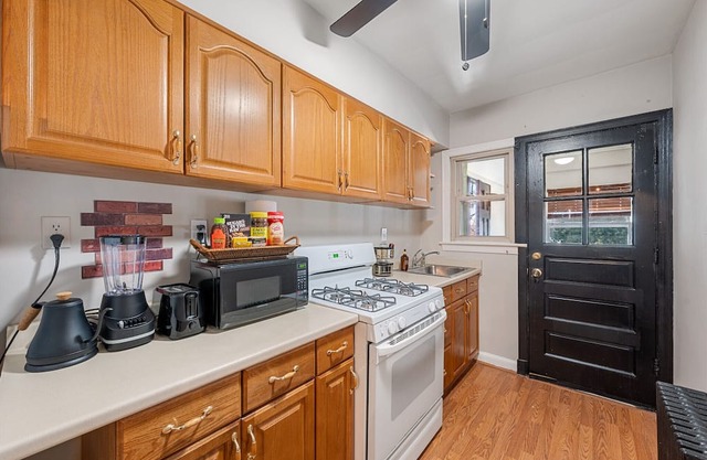 The Gentleman SuitenCharming 2-bedroom condo with WiFi, in marvelous Washington