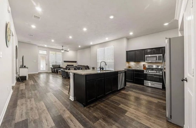 House at Pecan Lakes Golf course. Charming 3-bedroom 2 bath in Navasota .