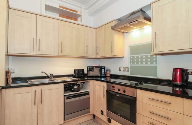 5 OLD CITY CHAMBERS, pet friendly in Bristol