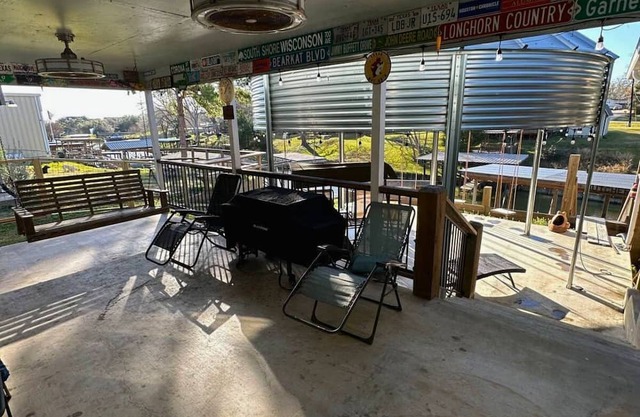 Serene Lakefront Getaway | Boathouse | Kayaks | Gazebo with Swings