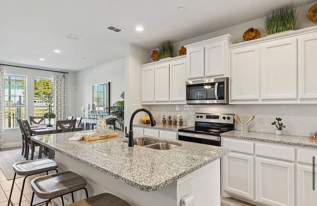 Charming 2-bedroom townhome with AC, fitness room in Watauga