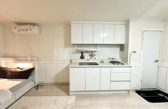 Cozy studio with WiFi in central Gangnam, Seoul
