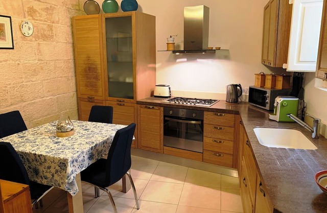 Traditional Maltese Townhouse very close to Mdina