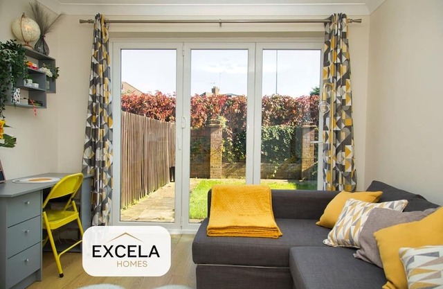 Potter's Cove in Watford - Walk to the Studios