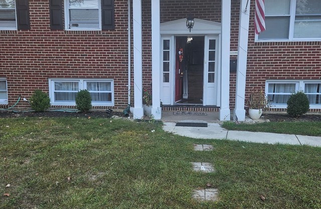 Charming bedroom with WiFi and AC in Somerdale next to transportation to Philly