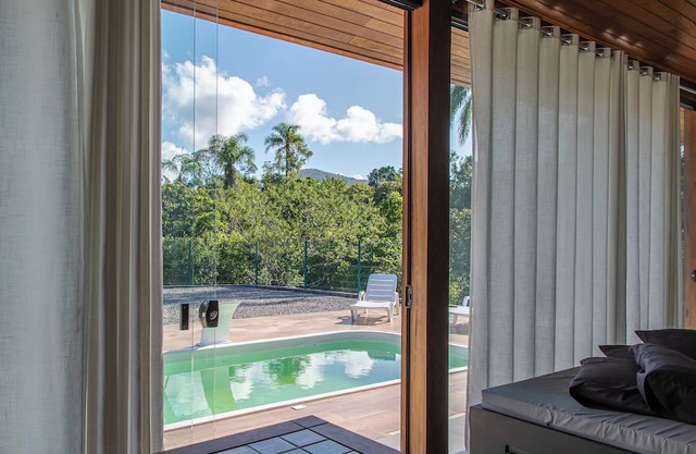 Casa com piscina e sinuca para 6 pessoas HX3157