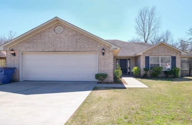 Spacious 4 Bedroom Home Minutes from Interstate.