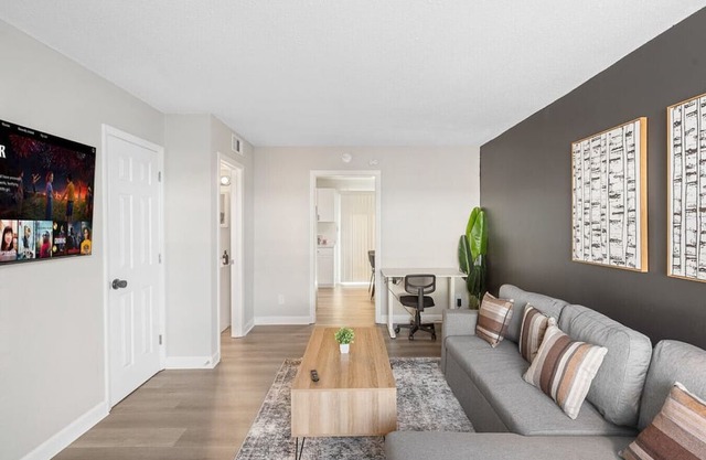 Charming 2 King Bedroom Suite—in Downtown Mt Holly