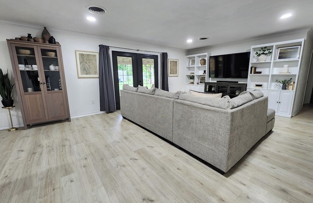 4-bedroom house, centrally located in Bryan, TX minutes away from Downtown & A&M