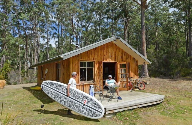 Saintys Creek ~beautiful timber cottage!
