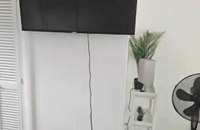 Studio Near Heathrow & Central London – Parking