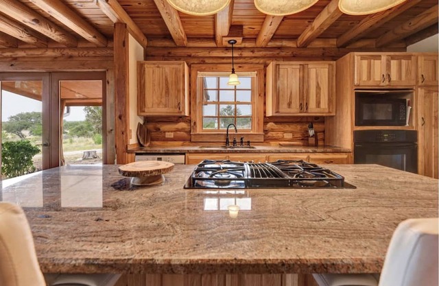 EHAD RANCH 3-bedroom cabin in the Hill Country of Texas