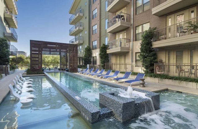 Luxury 1-bedroom apartment with fitness room, WiFi in fabulous Addison