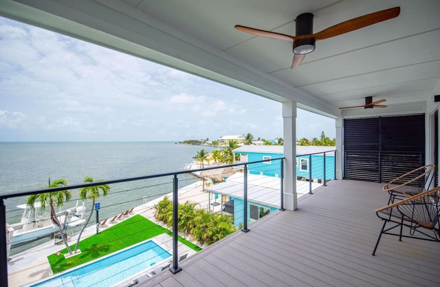 New! Ritaville - Waterfront with Private Pool!