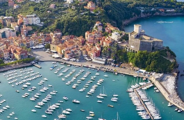 Souvenir Guest House Lerici, refined vacation home with sea view.