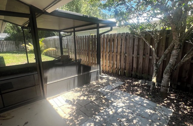 Charming 3-bedroom house with AC and WiFi in Vero Beach