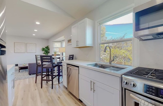 Amazing Venice 2bd Walk to Beach