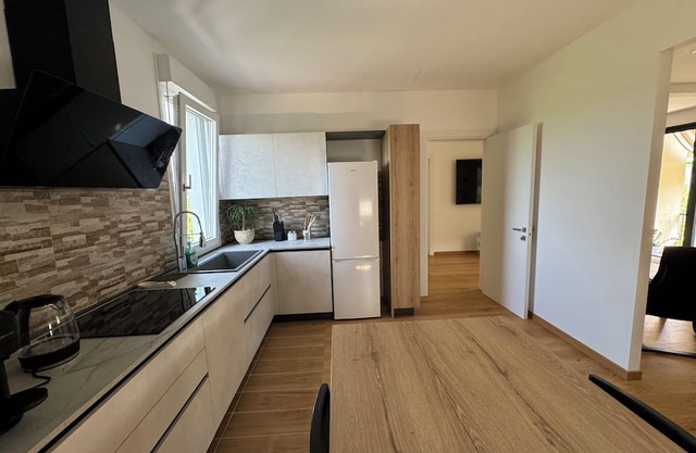 Appartamento moderno zona tranquilla con parcheggio gratuito