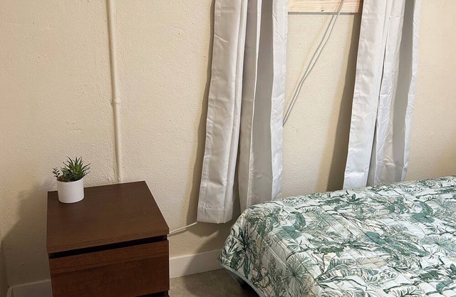Private Guest Suite 7 mins from the beach!