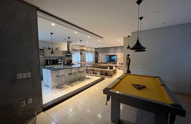 COZY ROOM (A nice place with a pool table and pottery classes)