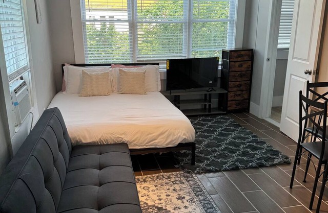 Cozy Studio in Central Washington DC