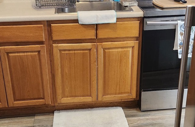 Cozy 1-bedroom small house steps aways from restaurants and beautiful Lake view