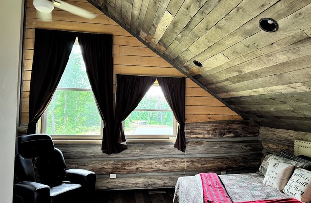 New Listing Discount Secluded Log Cabin with ATV Trail Access - Simply Stunning!