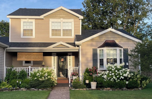 Charming 3-bedroom house with 2.5baths in lovely Saratoga Springs