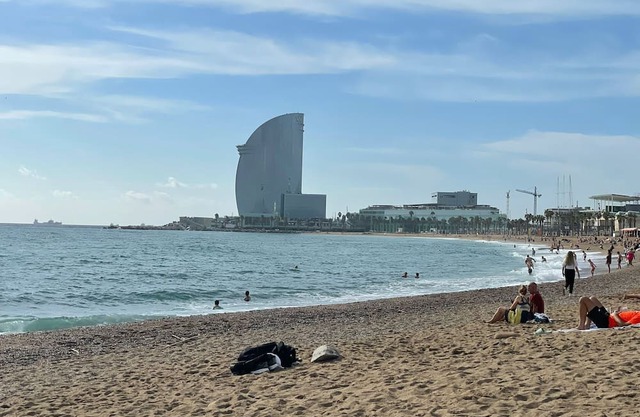 Sunny studio 1 min from the BEACH