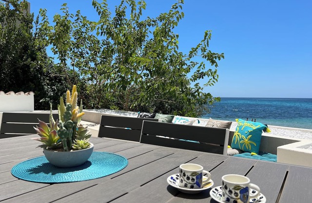 Beach Villa Poetto, all amenities, garden and direct access to the beach