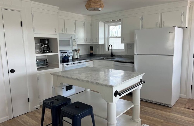 Oceanfront, Newly Renovated, Resort Feel, Clean 3 bedroom First Floor Duplex