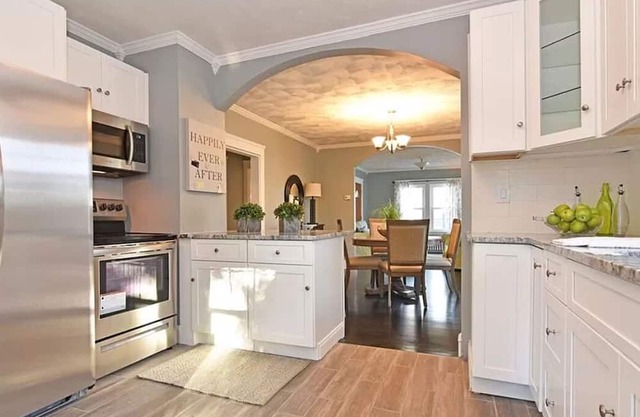Cozy casa in RI. 15 mins from Providence & 5 from airport. Enjoy the summer here