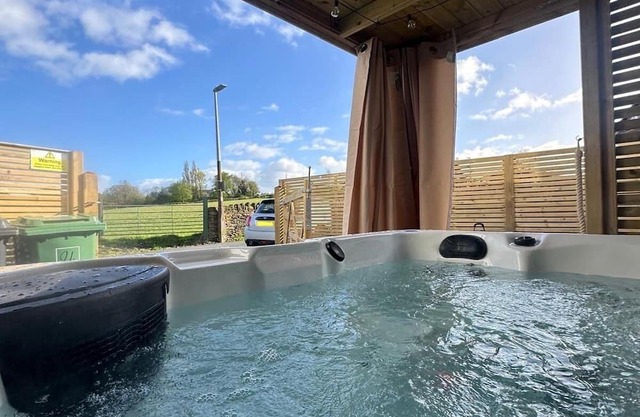 Spa Garden Cottage - Hopton Hall