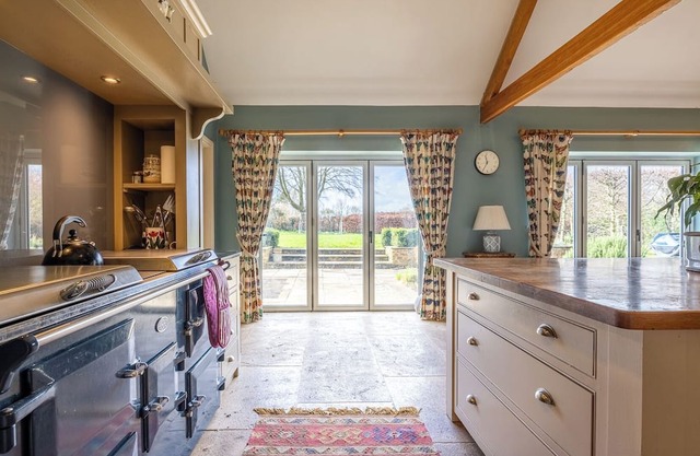 Beautiful and spacious period home in Somerset, 10 minutes from Glastonbury