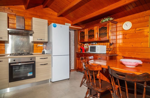 Chalet 'Vaccarizzo Beach Garden' with Private Terrace, Wi-Fi and Air Conditioning
