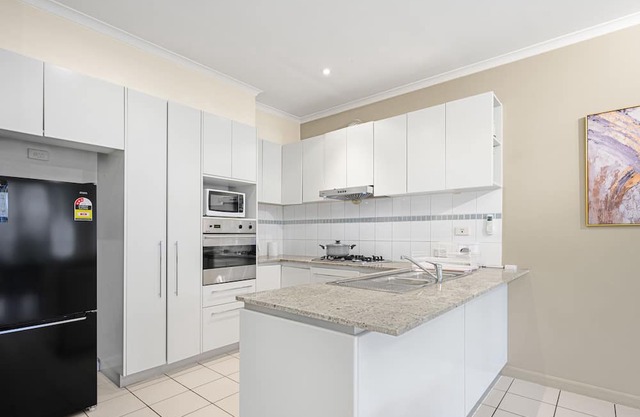 MetaWise Newington Chic and 3Bed House Sleep 6