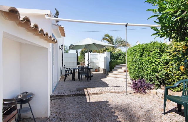 Studio Apartment 'Holiday Home Medronhal Faro' with Mountain View, Wi-Fi and Air Conditioning