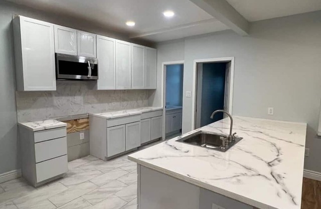 Kennywood park, Waterfront market palace, restraurants 10 min, quiet place