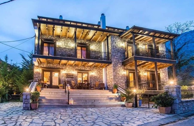 Eptalofos Guesthouse - Cozy Double Suite with Balcony