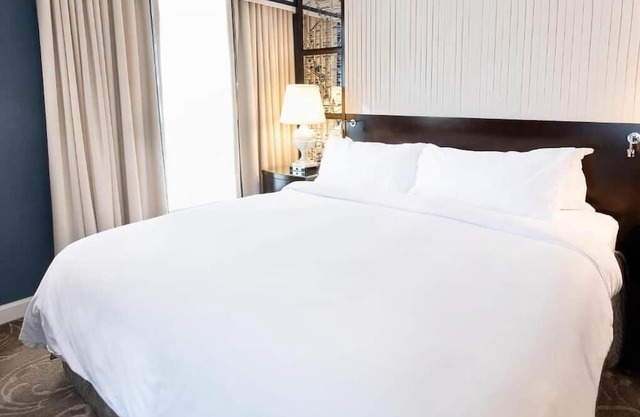 Standard Queen Near One Franklin Square WDC