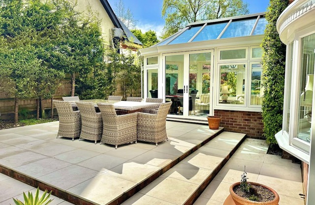 Golf Course View - Large Four Bed Home with Garden - New Forest and Beach Links