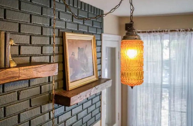 Cozy two bed cottage near park, S&T & Fort Wood