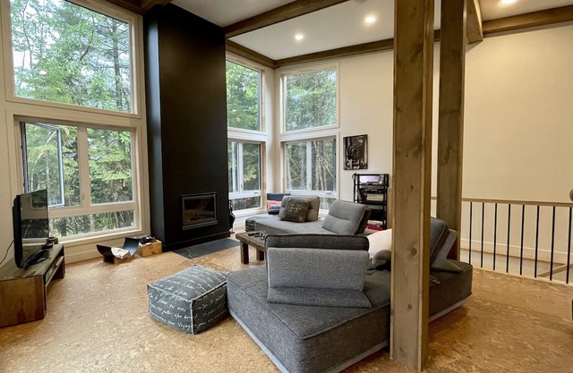 Beautiful brand new cottage in Gore, with spa and private access to Lake Baron