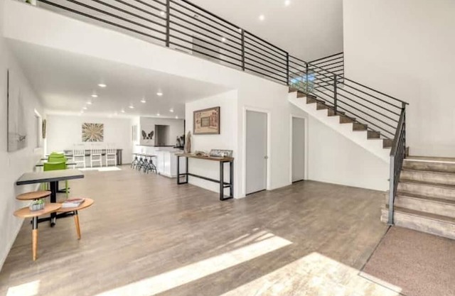 Bigfoot Hideout -Hotel amenities with a social vibe! Yeti #2