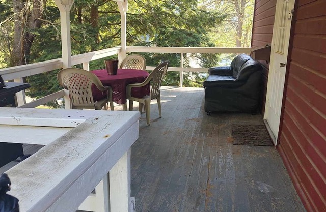 Upper Level Adirondack Sacandaga Lakefront Cabin