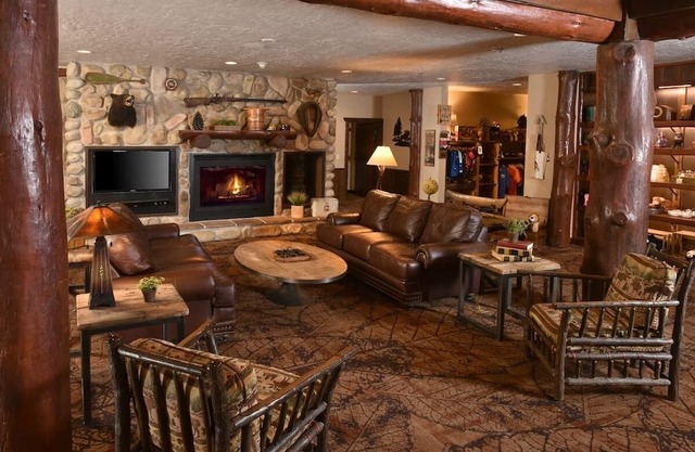 Comfort Meets Rustic: Scenic Views w/ Cozy Rooms in Onalaska | 4 Units