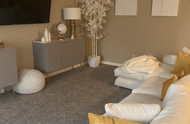 Luxury, peaceful space Close to shopping and mall. Dave and buster’s, parks