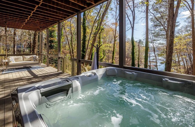 Luxury Lake Home Retreat on Private 1 Acre lot in Quiet Cove